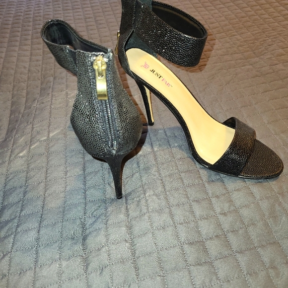 Just Fab Black Toe-Out 4.5inch High Heel with Back Zip and Ankle Stap- Size10 - Picture 3 of 5